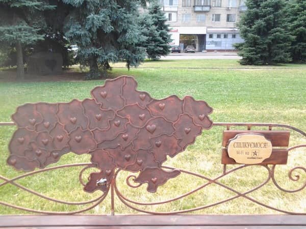 Екскурсія містом Дніпро, віртуальна подорож Україною, віртуальна подорож містами України, парк імені Глоби, театри Дніпра, Дніпровський національний академічний український музично-драматичний театр ім. Т. Шевченка, Історичний музей імені Яворницького, Спасо-Преображенський кафедральний собор Українська Православна Церква, скелясті береги Дніпра